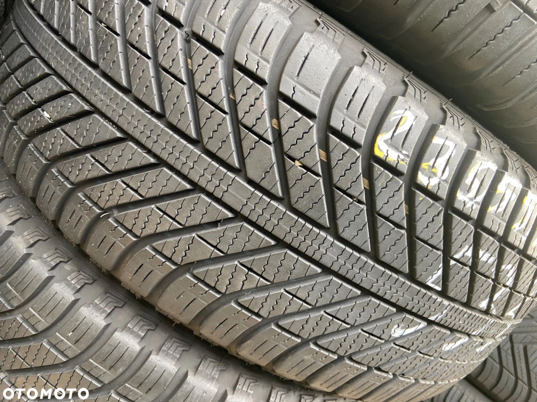 235/55/17 Goodyear Vector 4S_8mm_2szt_(533) - 3