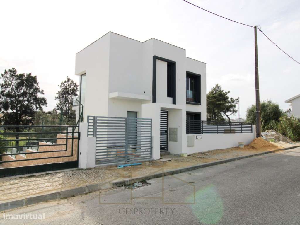 Moradia T4 Geminada com piscina na Sobreda - Grande imagem: 2/41