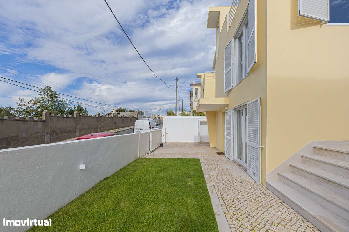 Moradia T5 Isolada Nova com Jardim e Garagem – a 3 min da Praia - Grande imagem: 4/60