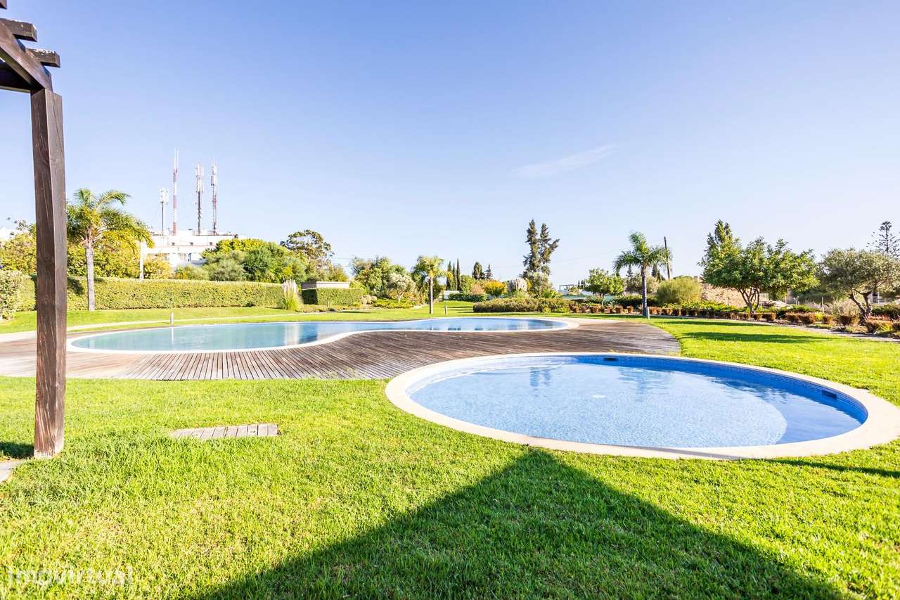 Moradia Geminada T2+1 em Condomínio de Luxo no Algarve-6