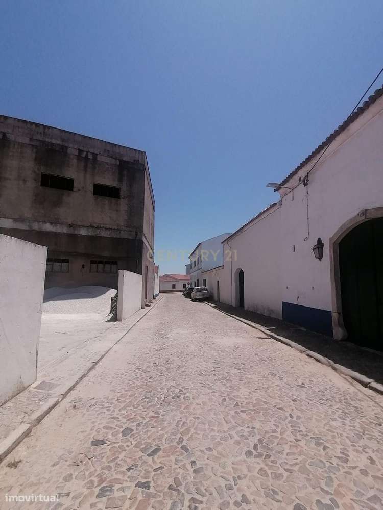 Grande Armazém  (565 m2 ) em pleno centro habitacional na  Vidigueira - Grande imagem: 5/15