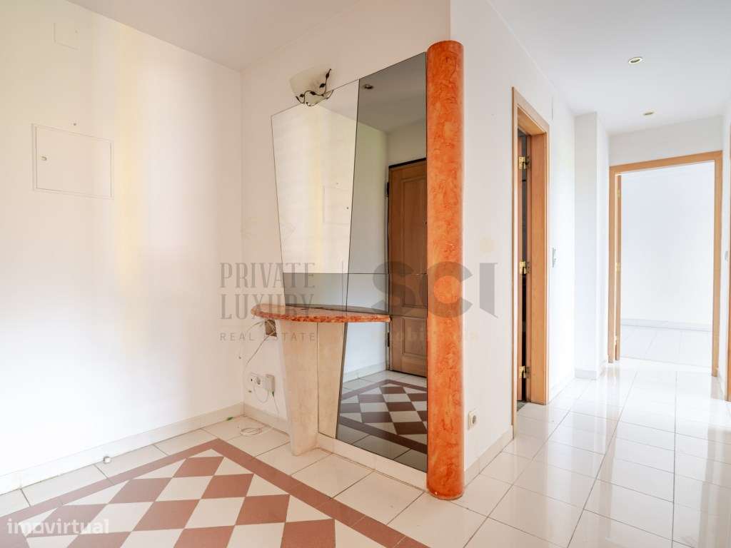 Apartamento T3 Parque da Paz Almada Arrecadação e Varandas-20