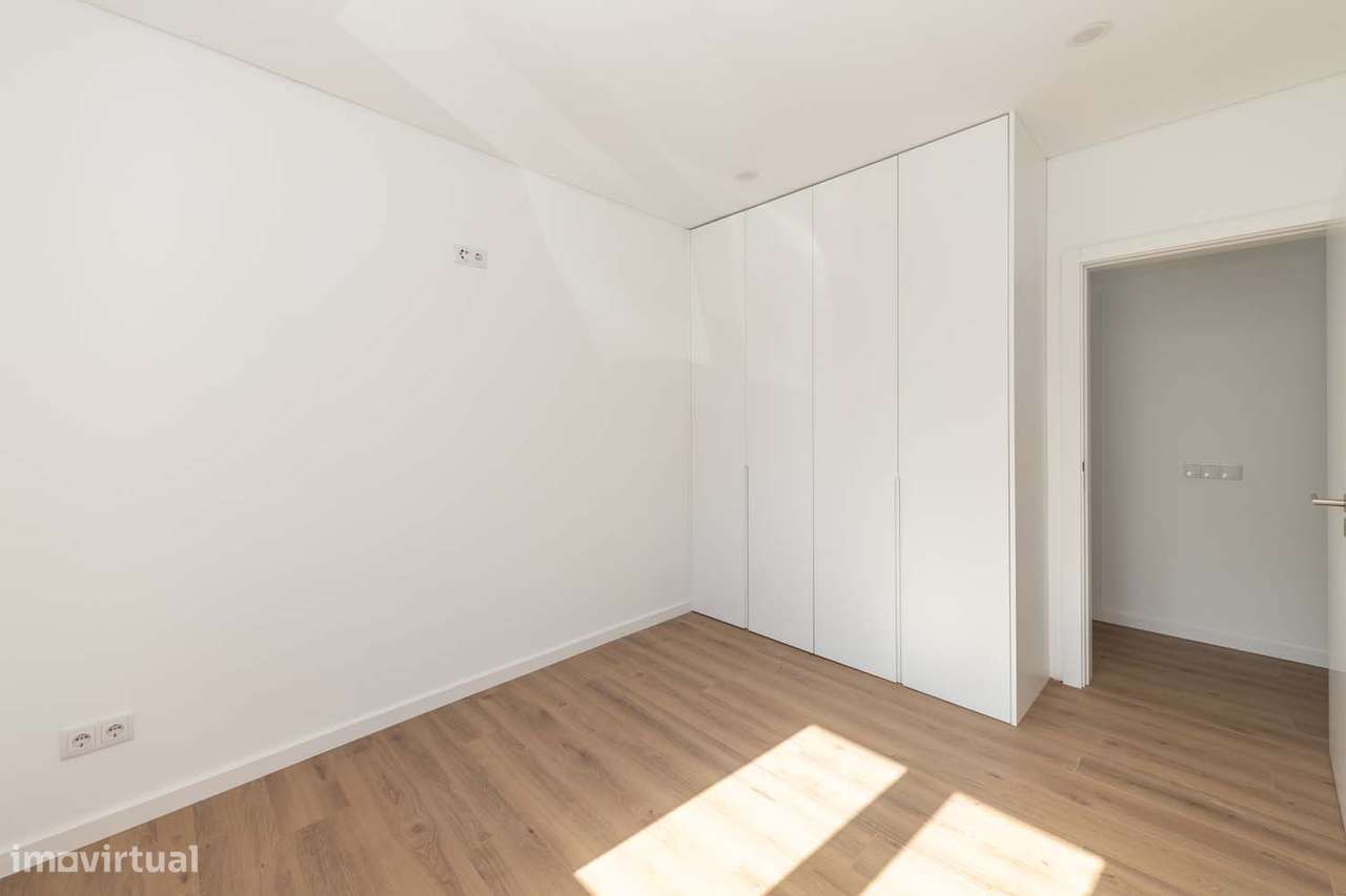 T3 NOVO – Apartamento com Espaço Exterior Único de 500 m² no Seixal-30