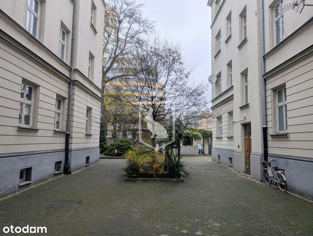 Kawalerka 29m do remontu w przedwojennej kamienicy