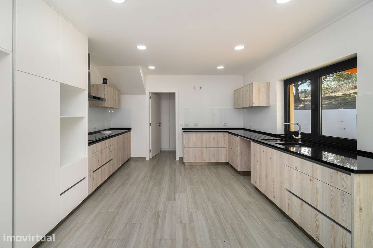 Propriedade com Moradia T5 com piscina ,Sobral de Monte Agraço - Grande imagem: 5/39