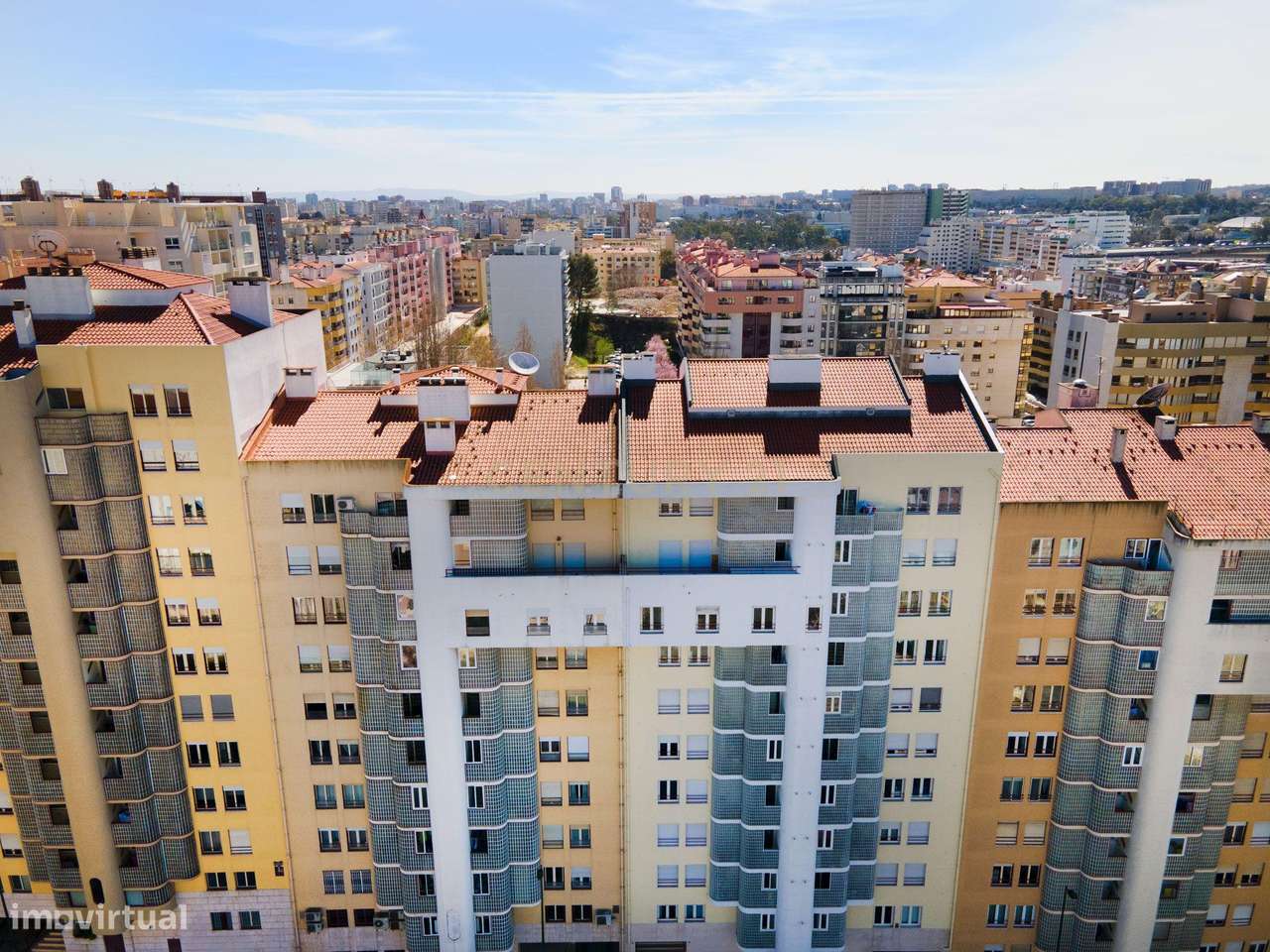 Fantástico T5 Quinta das Conchas frente ao metro-45