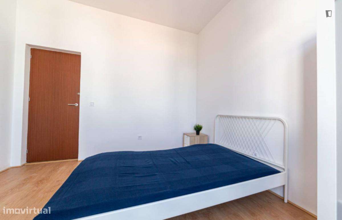 Quarto - localizado em Benfica Lisbon - Grande imagem: 5/6