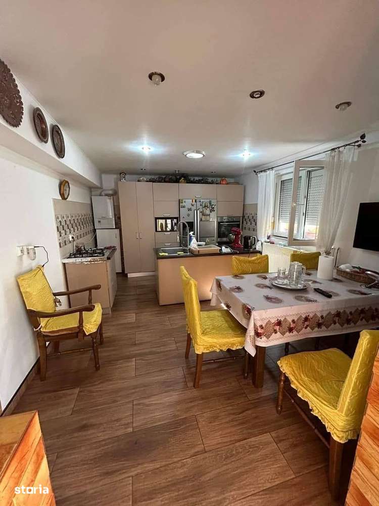 De vanzare casa 3 camere plus spatiu comercial Pret 145.000e - Imagine principală: 5/12