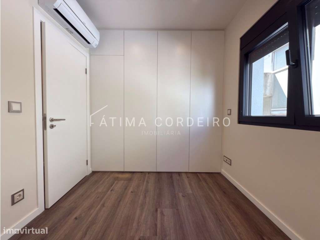 T4 de Luxo com Terraço de 115 m² no Coração de Almada-11