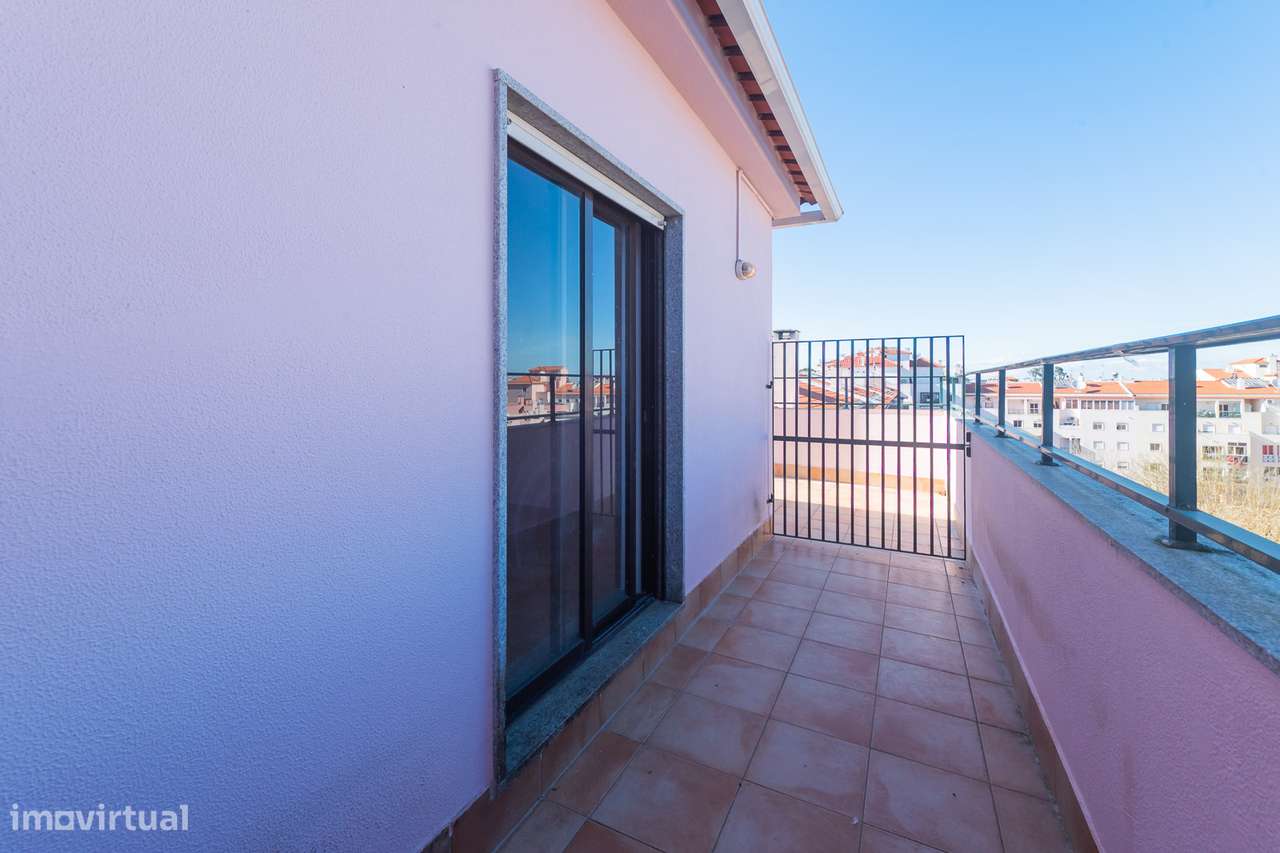 Apartamento T2 na Quinta do Conde com areas de 136m2-50