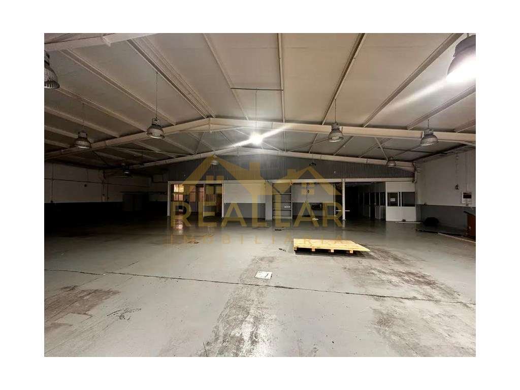 Armazém Versátil à Venda em Barcelos - - Grande imagem: 5/17