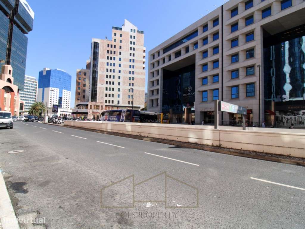 Apartamento T4 nas Torres das Amoreiras-35