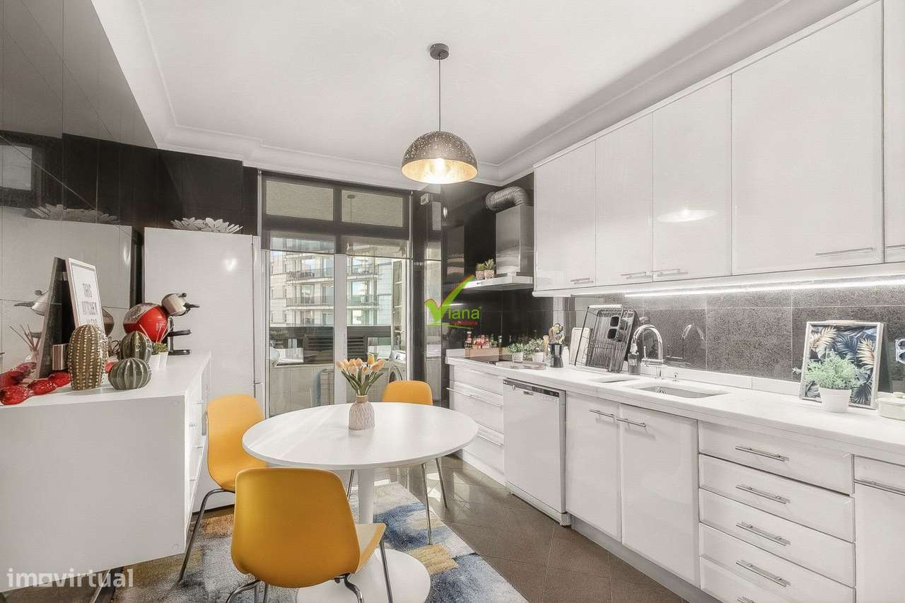 T. 4 com 3 lugares de garagem e arrumos - Centro da cidade da Maia-13