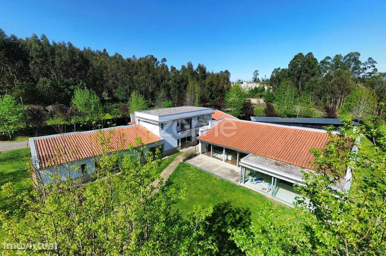 Moradia Individual T4+1 com Piscina Interior em Guimarães! - Grande imagem: 3/33