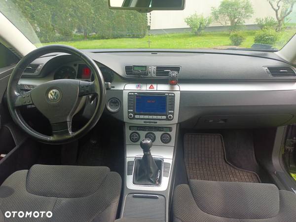 Volkswagen Passat 2.0 TDI Comfortline - 8