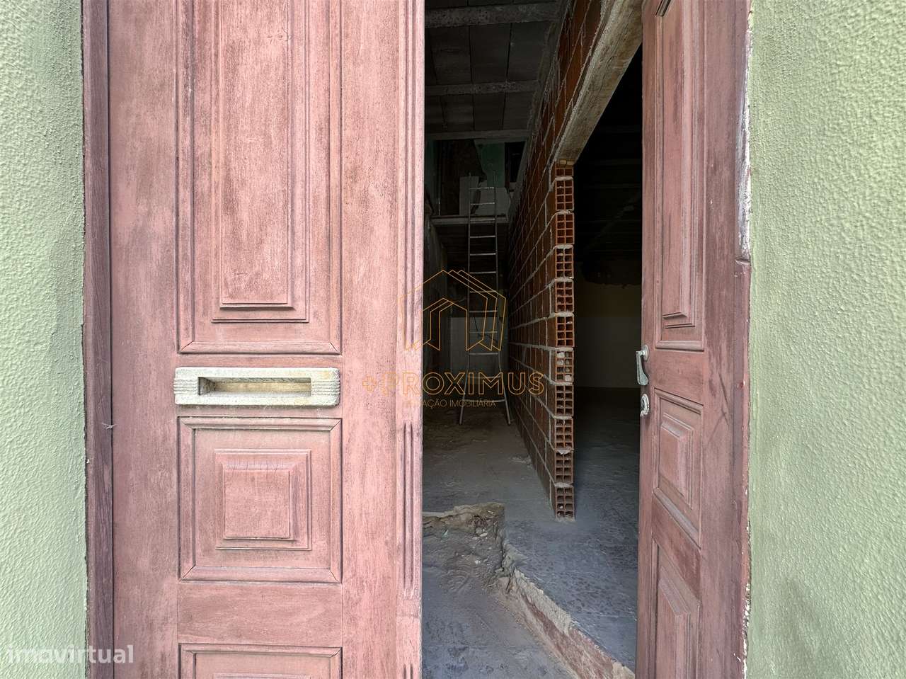 Moradia p/ restaurar c/ vista mar-8