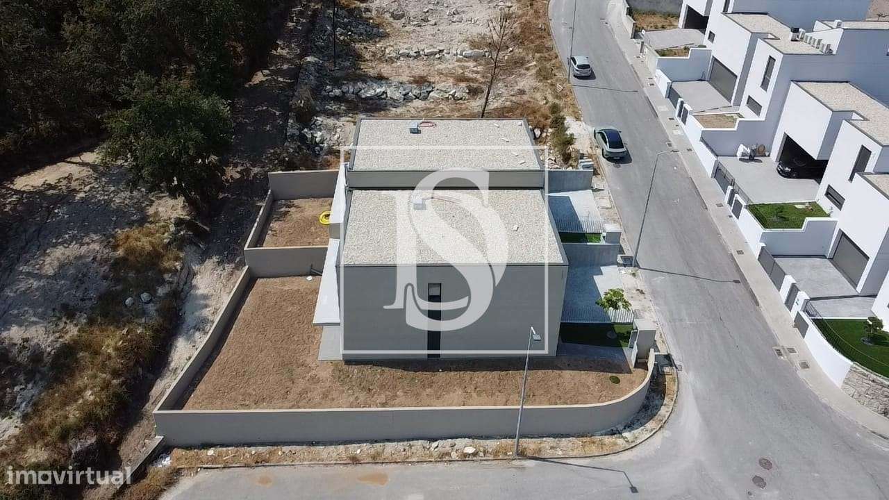 Vivendas T3 em banda situadas em Lanhoso- Póvoa de Lanhoso-12