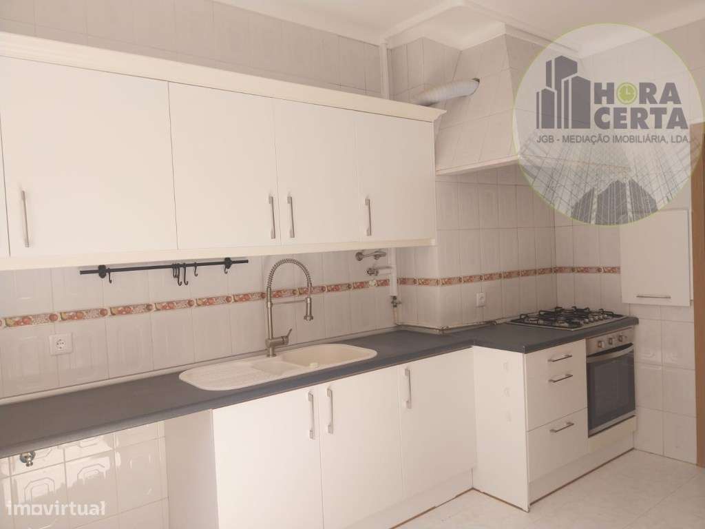 Apartamento T4 nas Mercês!-0