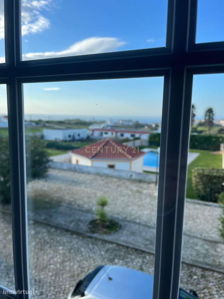 Moradia T4 em condomínio fechado com piscina, vista mar e walking dist-24