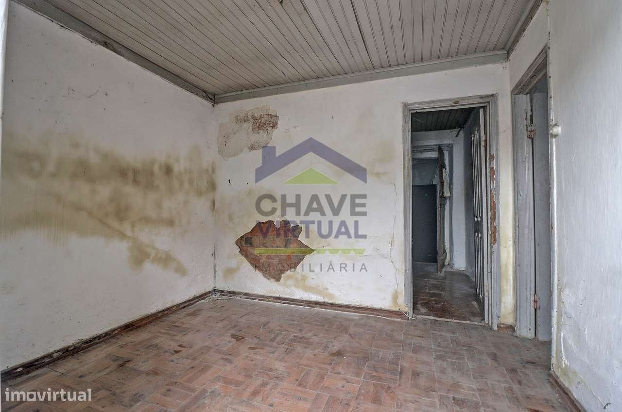 Moradia V2 com Terreno e Anexos - Bombarral - Delgada-5