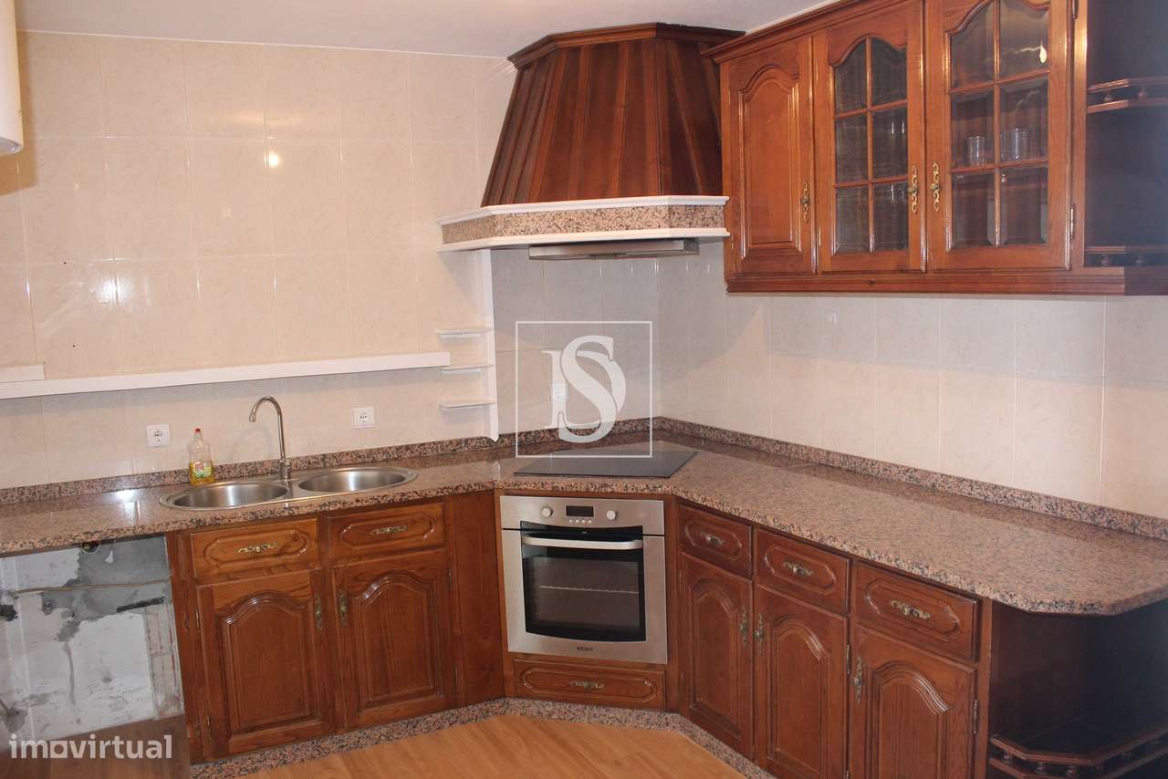 Moradia  T2+1 em Lustosa-10