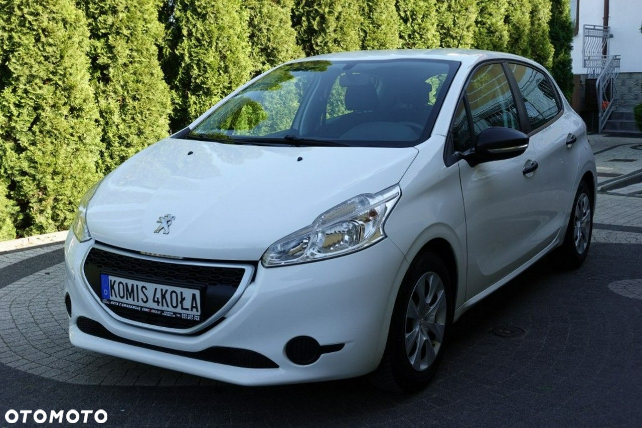 Peugeot 208 - 8