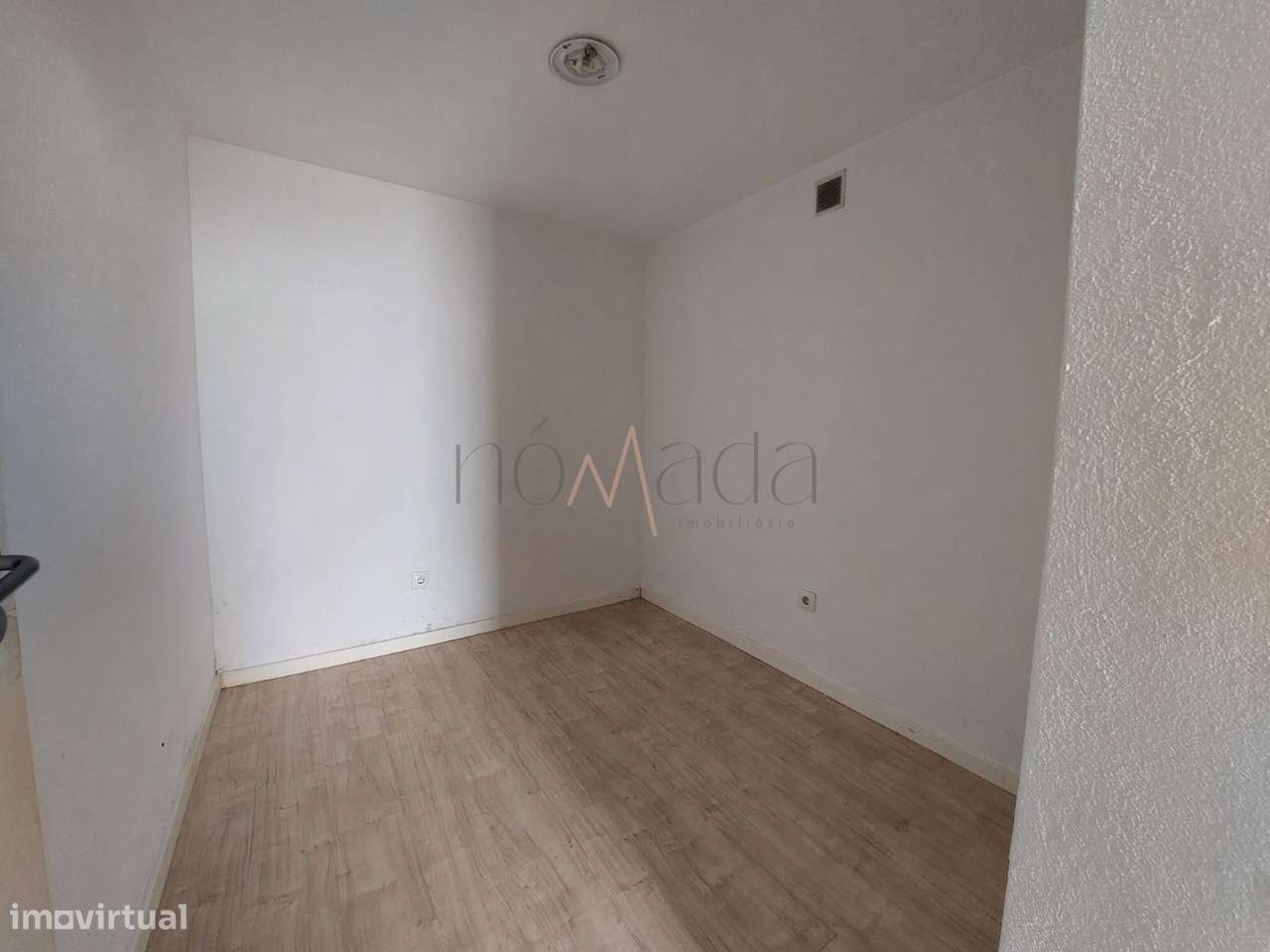 Moradia em banda no Feijó  Simples por fora, cheia de possibilidade...-20