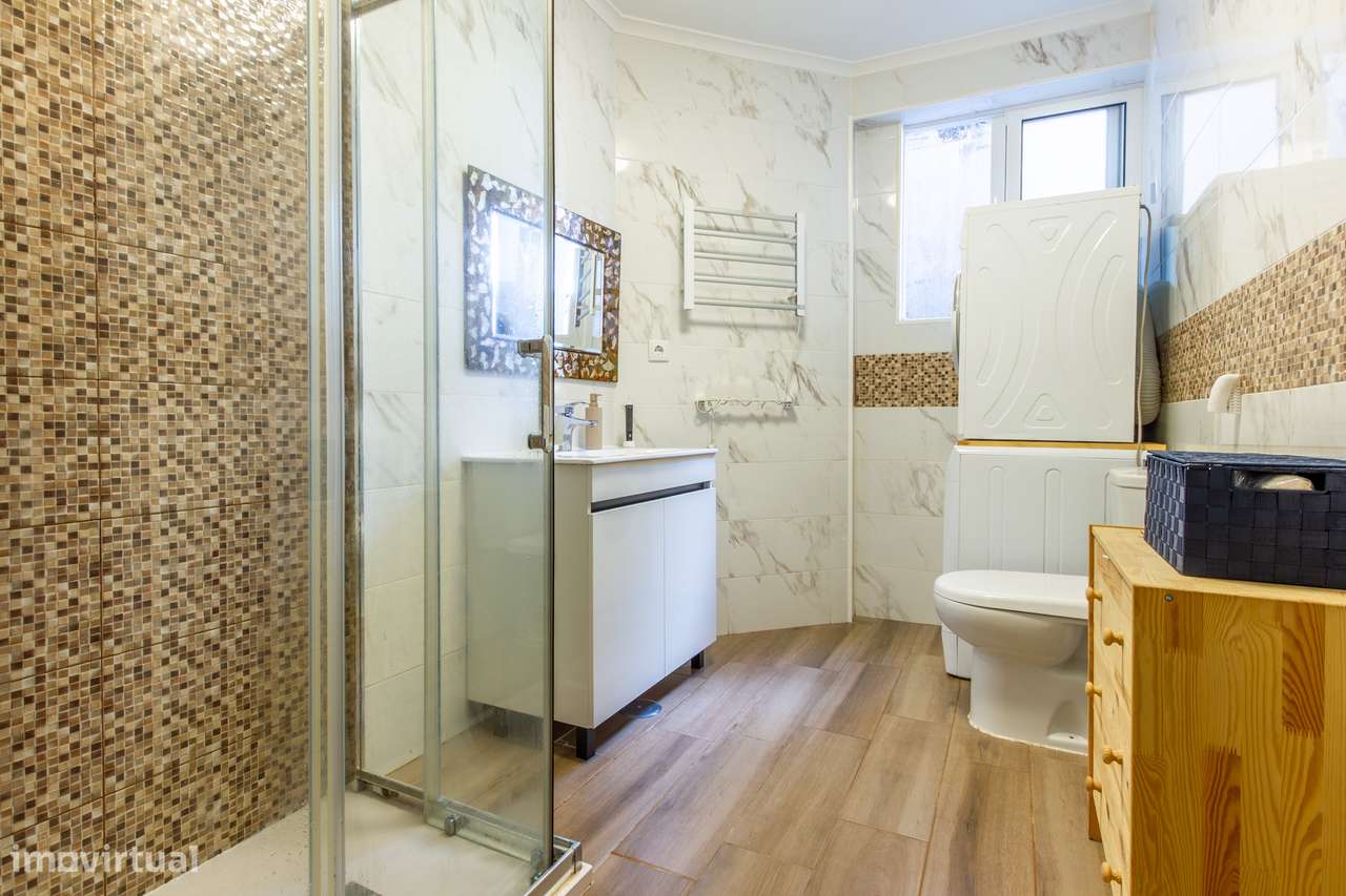 Paio Pires - Apartamento de 4 assoalhadas remodelado, com quintal-10