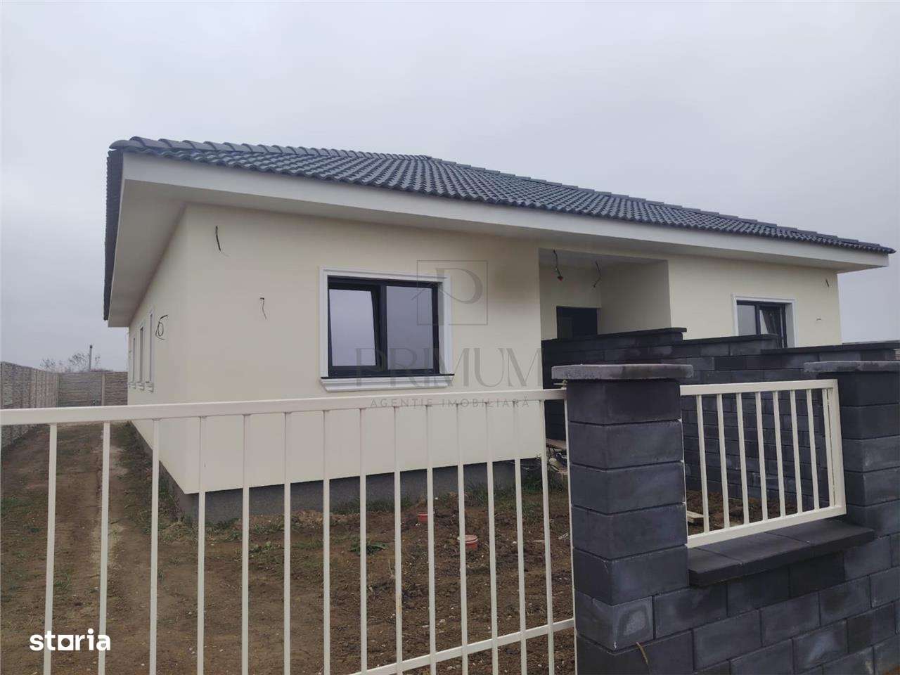 Duplex pe parter - zona linistita . - Imagine principală: 2/3