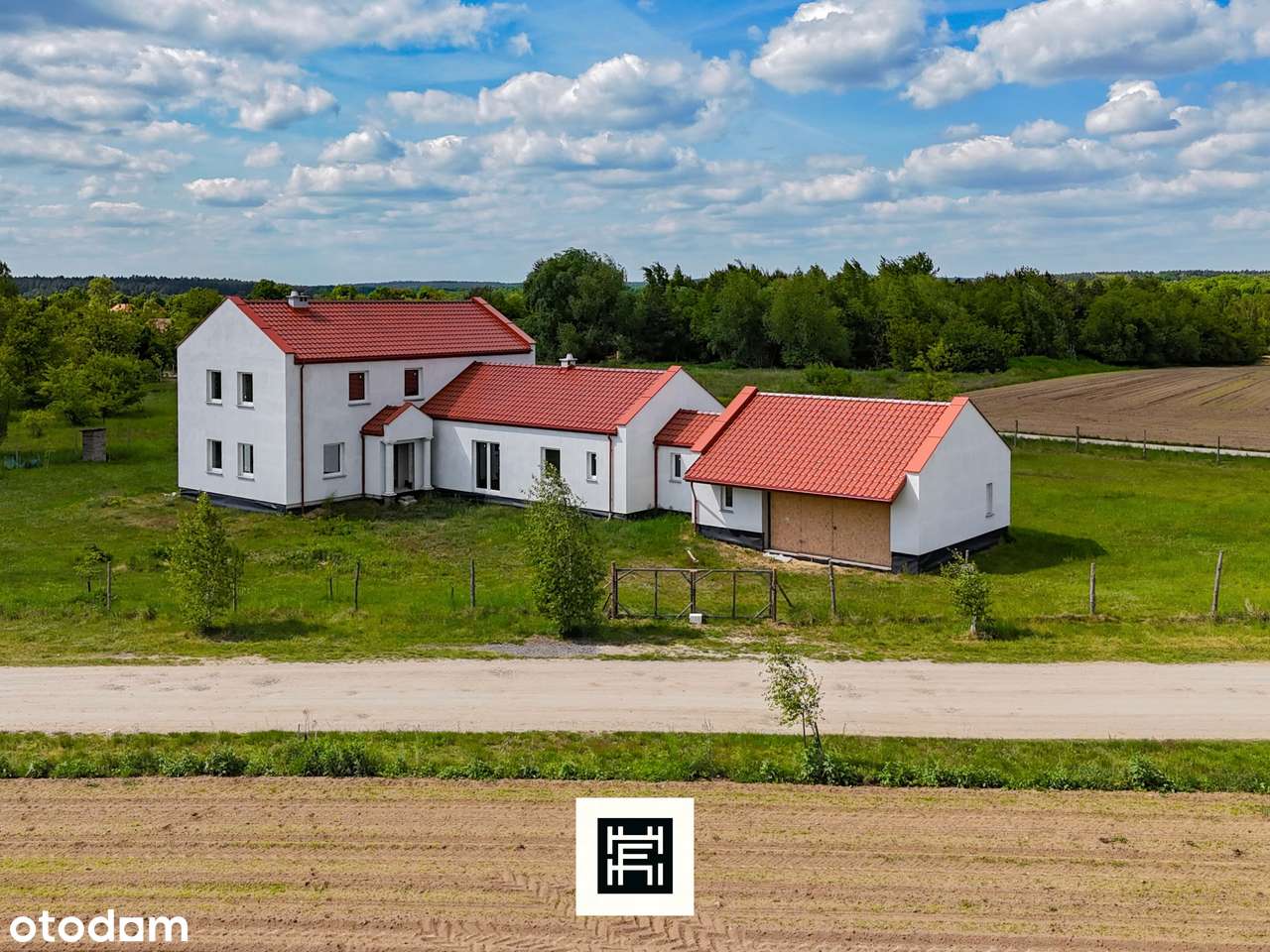 Posiadłość na przedmieściach z potencjałem - Czy to będzie Twój Dom?-15