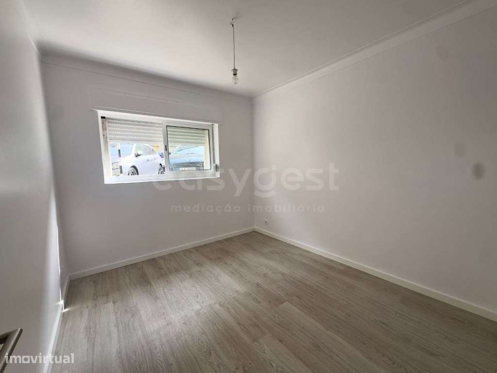 Espetacular Apartamento T3 com logradouro em Amora-5