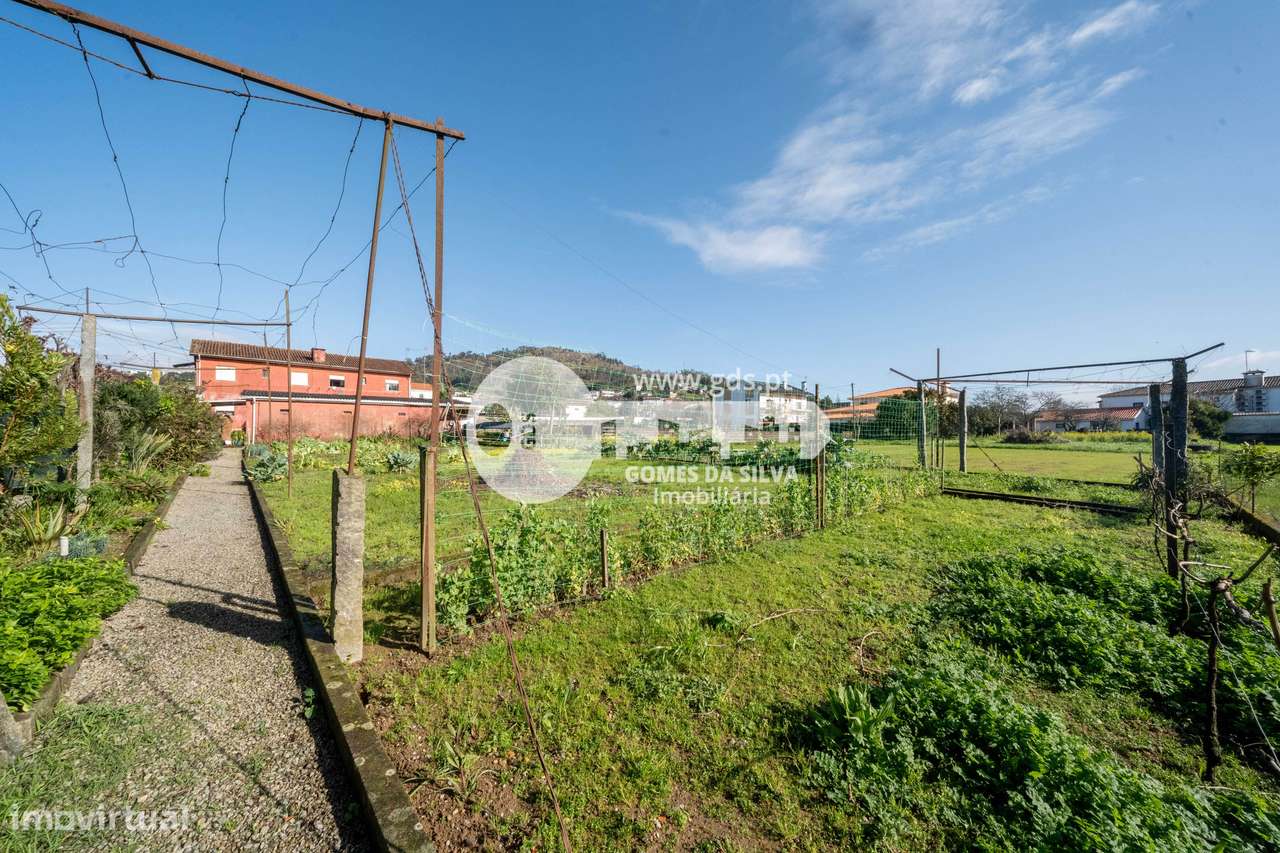 Prédio / Moradia com quatro habitações em Sequeira, Braga-8