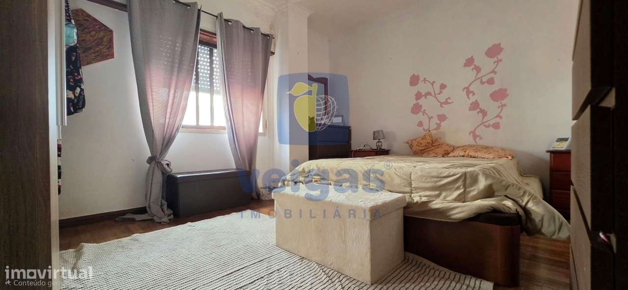 Fantástico T2 Renovado, na Av. da Liberdade – Monte Abraão-7