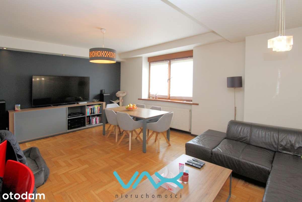 Dom w centrum, duża działka, garaże-9