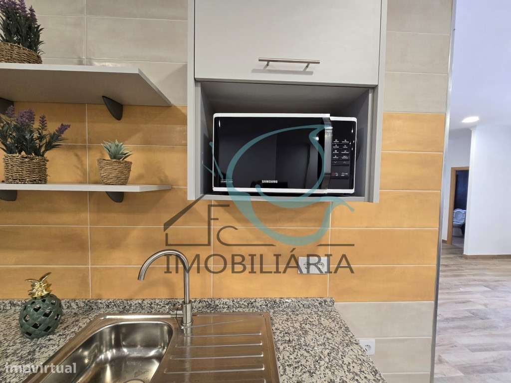 EXCLUSIVO - Excelente moradia de 2 pisos, com licença AL-14
