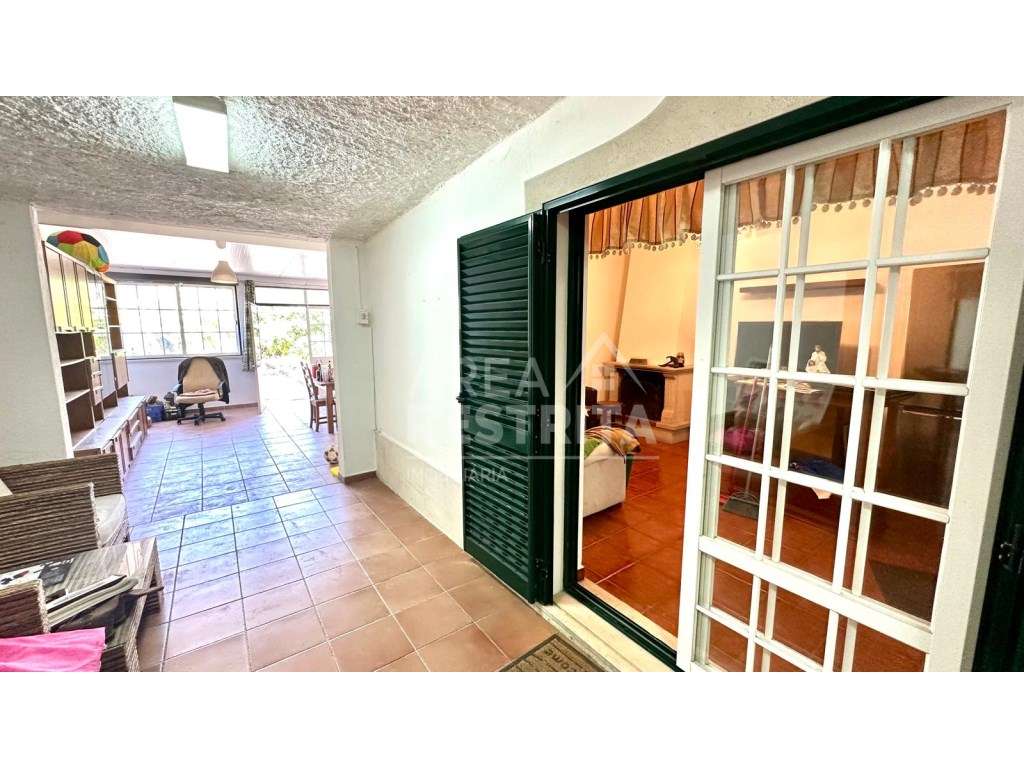 Moradia T3 em Banda - Churrasqueira, anexo e potencial para piscina...-24