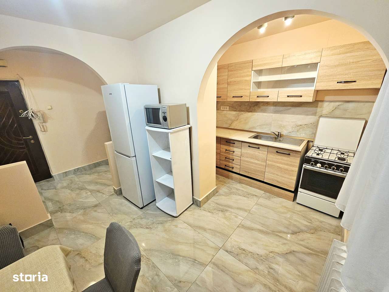 Dau în chirie apartament 3 camere-strada Splaiul Crișanei - Imagine principală: 5/14
