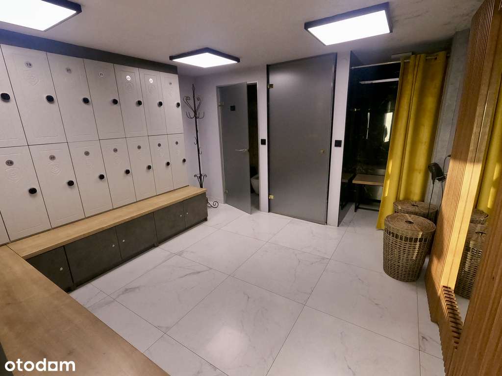 Przepiękny Pałac Tarnowskich czeka na nabywcę.-12