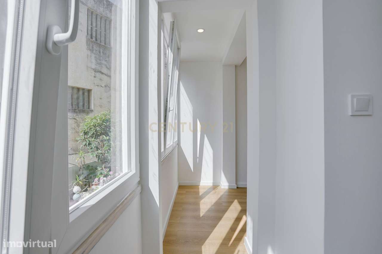 T2 Totalmente Remodelado na Alta de Algés-4