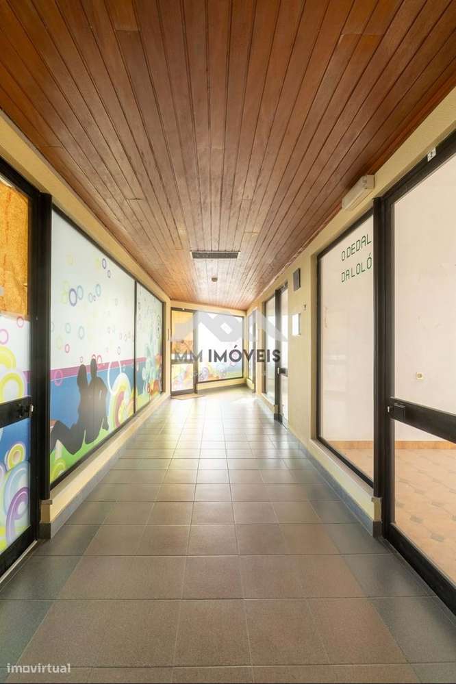 Loja | Centro Comercial S. Pedro do Sul | Luz Natural | Duas frentes S-8