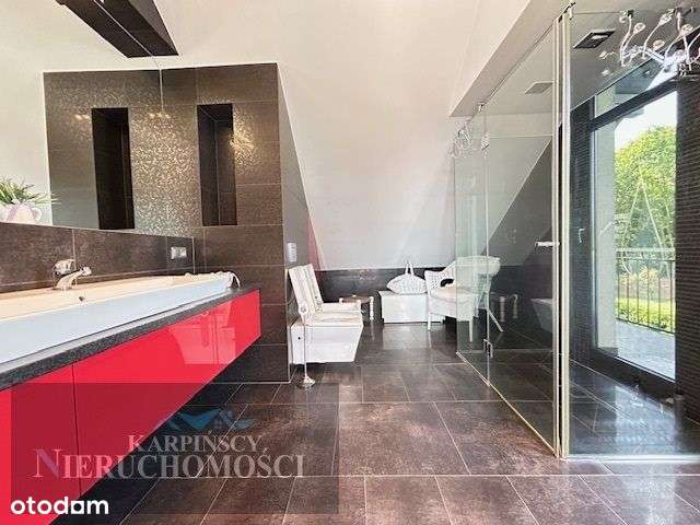 Luksusowy budynek jednorodzinny z piękną działką.-12