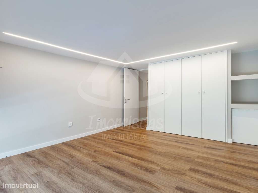 T3 Duplex Remodelado com Entrada Independente no Centro de Sacavém-28