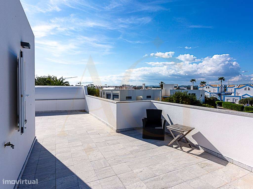 Moradia Exclusiva T4 com Vista Mar e Cidade em Tavira-55