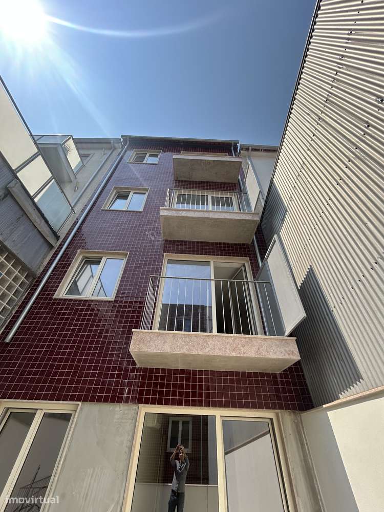 VENDE-SE T2 com Terraço, Cozinha Equipada, Varanda, no Centro de Braga