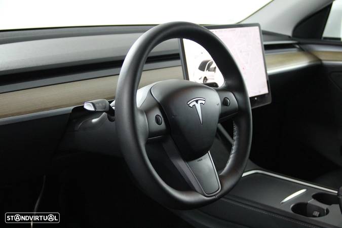 Tesla Model Y Long Range Dual Motor AWD - 8