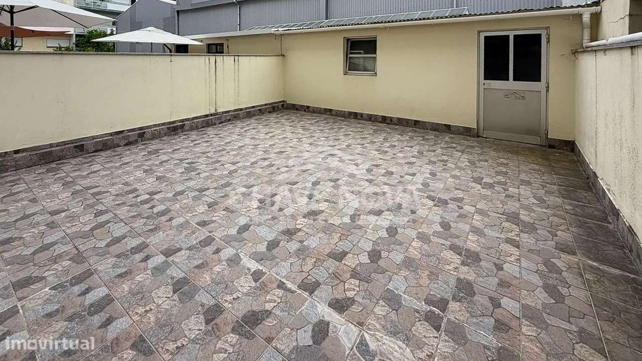 T2+1 c/ Garagem + arrumos +Terraço-4
