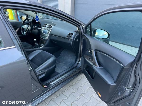 Toyota Avensis 1.8 Premium - 23