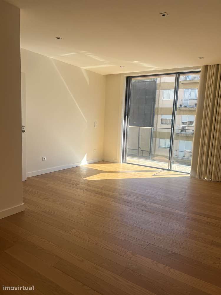 T2 com Lugar de Garagem - Padrão da Légua - Grande imagem: 2/23