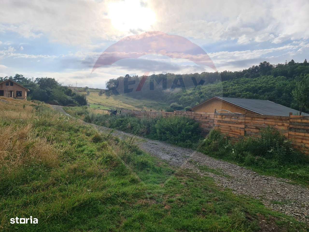 Casă / Vilă cu 3 camere de vânzare in zona feerică, lângă Mănăstire-0