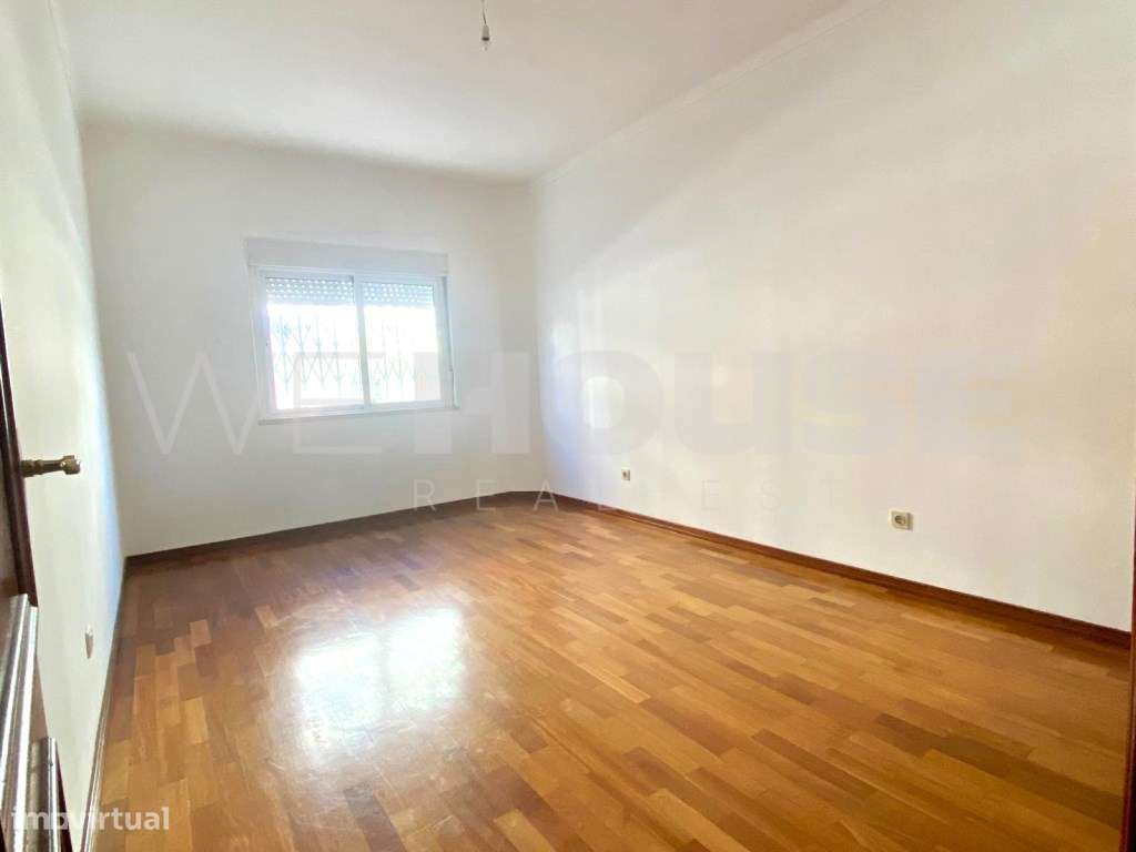 Apartamento T2 rés do chão alto, com 96m2-14